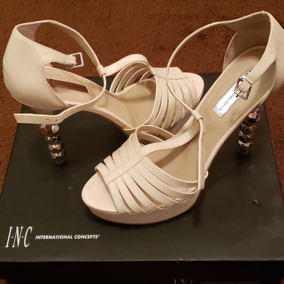 Platform heels - Picture 1 of 5